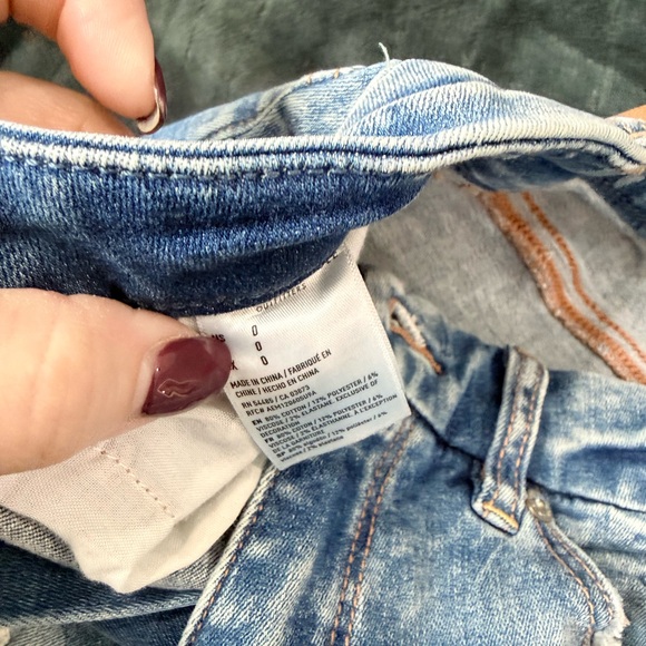 American Eagle Outfitters Women's Light Blue Ripped Jean Shorts - Picture 2 of 2